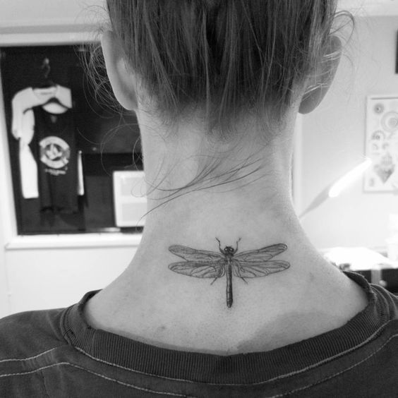 29 tattoo de libélula na nuca Pinterest