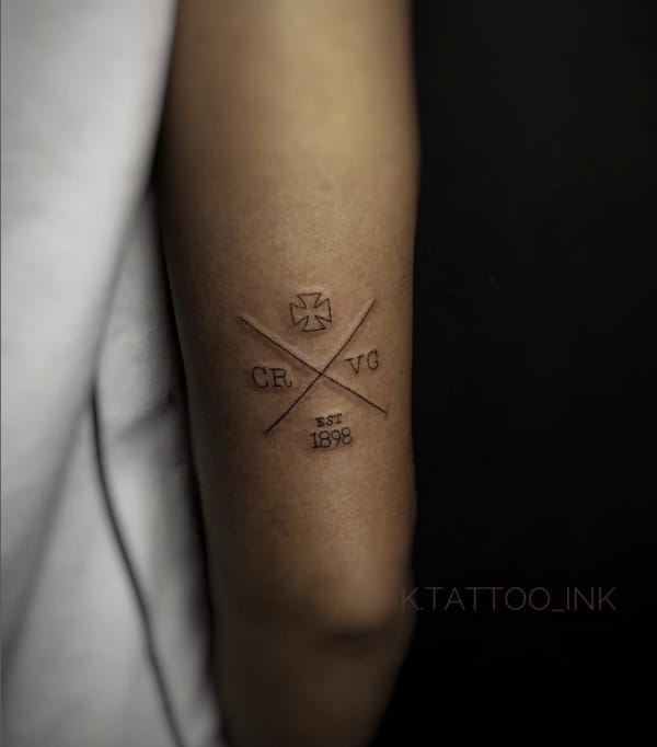 29 tatuagem pequena e delicada Vasco @k tattoo ink