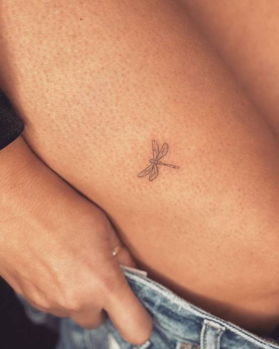 3 tattoo pequena de libélula Pinterest