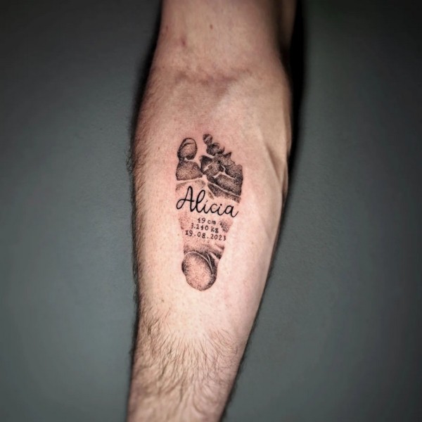 32 tattoo de pezinho com nome e informações @marcelopreciozo