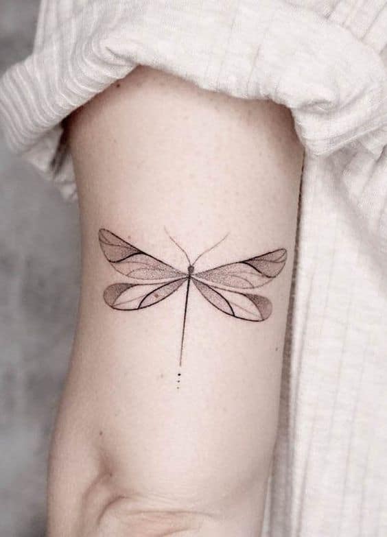 33 tattoo feminina de libélula Pinterest