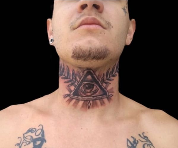 33 tattoo no pescoço olho da providência @valdir cardoso tatuador