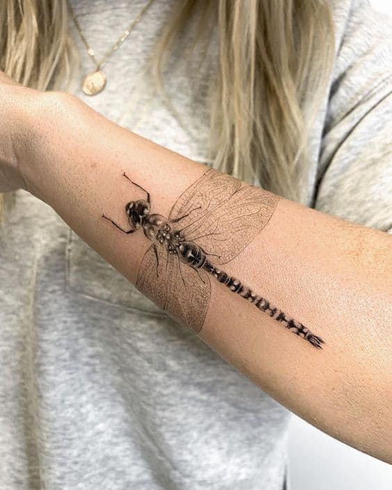 34 tattoo grande de libélula no braço Pinterest