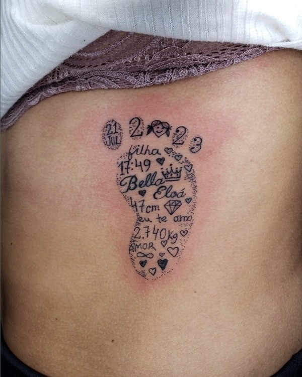 36 tattoo criativa de pezinho de bebê @datchitattoo