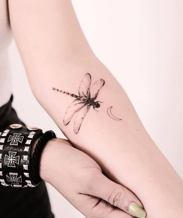 36 tatuagem no braço de libélula Pinterest