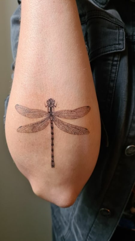 39 tatuagem no braço de libélula Pinterest