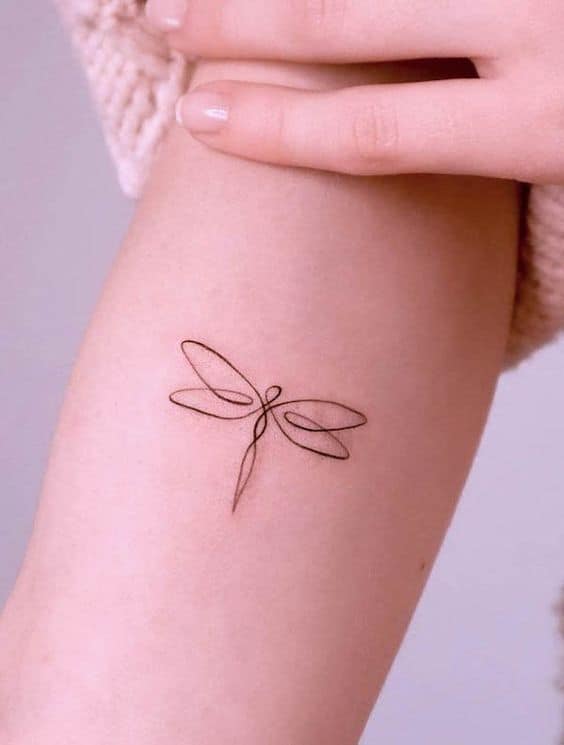 4 tattoo minimalista de libélula Pinterest