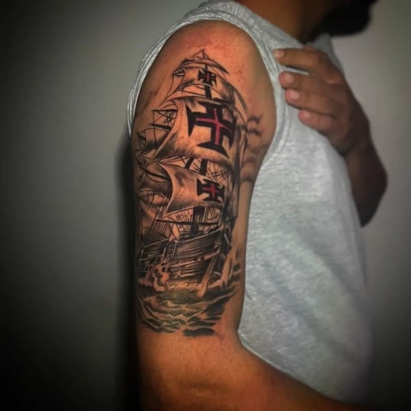 4 tatuagem caravela Vasco no braço @brunoblacktattoo