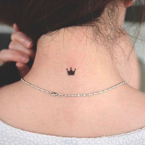 4 tatuagem simples e pequena de coroa na nuca Pinterest
