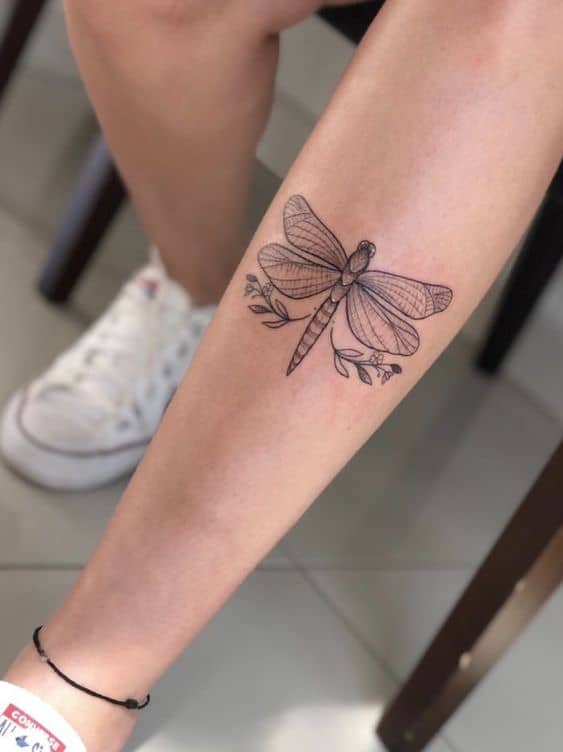 41 tatuagem de libélula na canela Pinterest