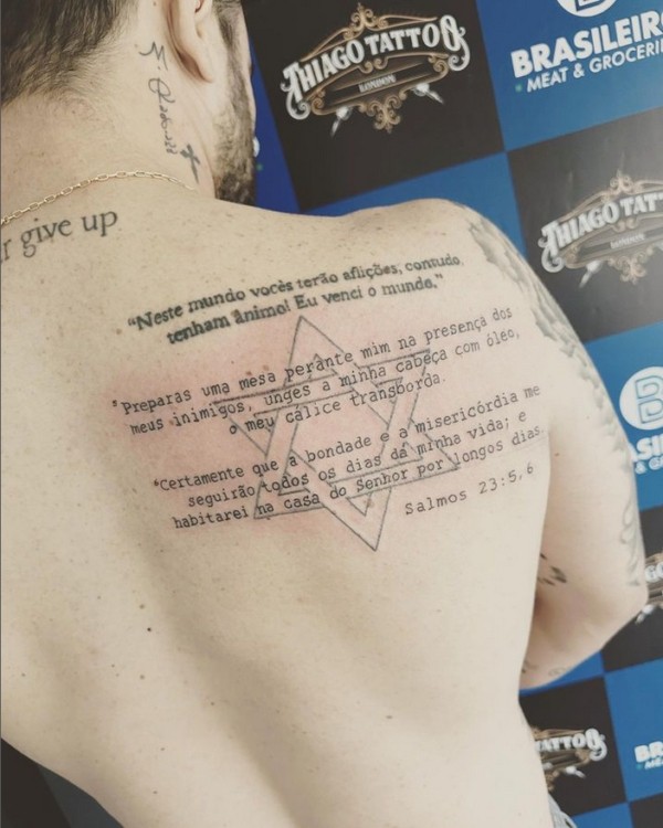 43 tatuagem masculina com salmo 23 nas costas @thiagotattoo uk