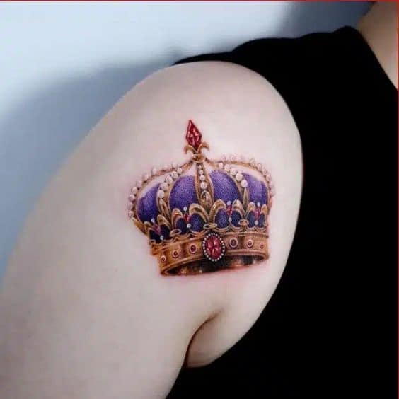47 tatuagem colorida de coroa no ombro Pinterest