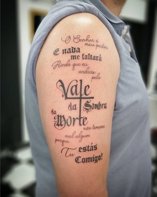 49 tatuagem com frase do salmo 23 no braço @pegaso tattoo