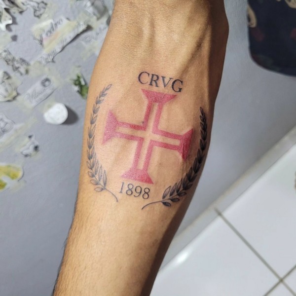 5 tatuagem do Vasco no braço @duartstattoo