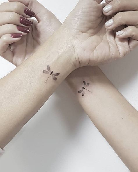 5 tatuagem pequena de libélula Pinterest