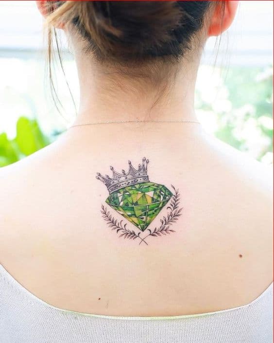 52 tattoo feminina de coroa com diamante Pinterest