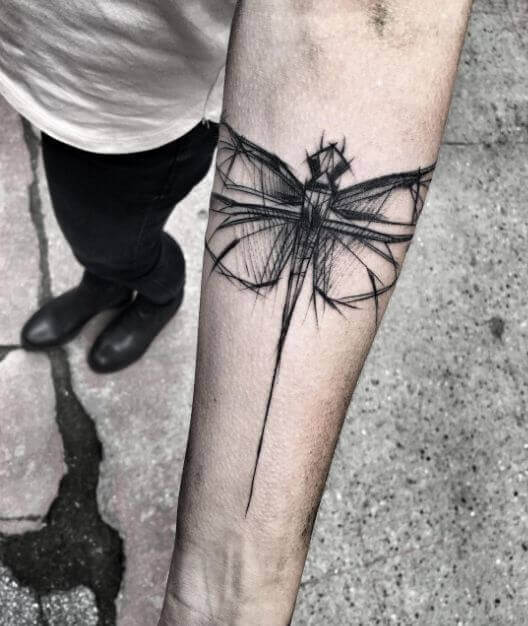 55 tattoo masculina e grande de libélula Trending Tattoo