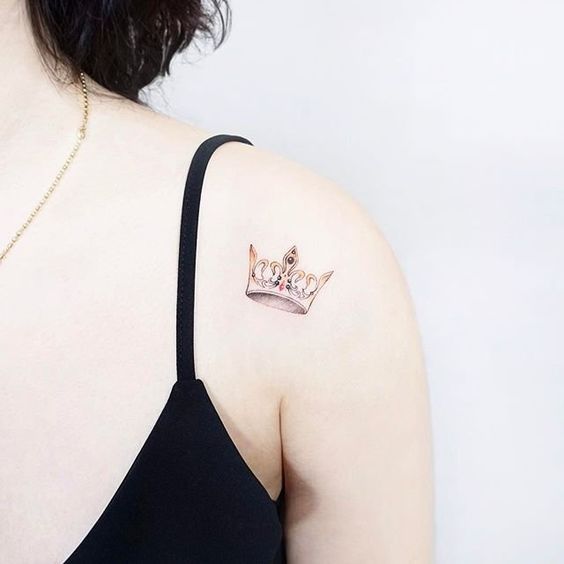 56 tattoo feminina de coroa no ombro Pinterest