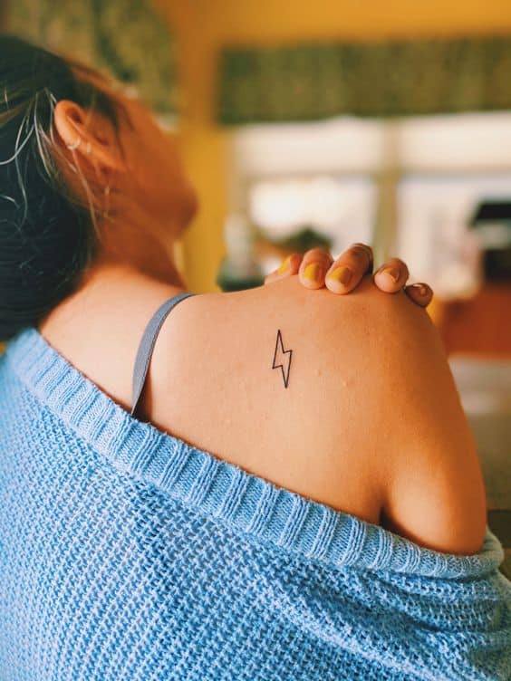 56 tattoo feminina de raio Pinterest