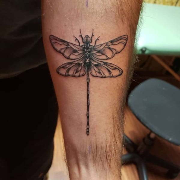 56 tatuagem masculina de libélula Pacho Tattoo