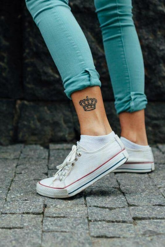 57 tatuagem de coroa no tornozelo Pinterest