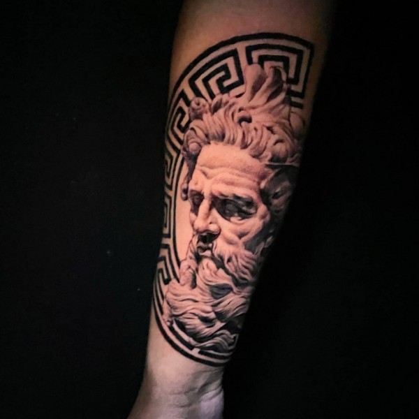 58 tattoo estilo realista Zeus @leobardock tattoo