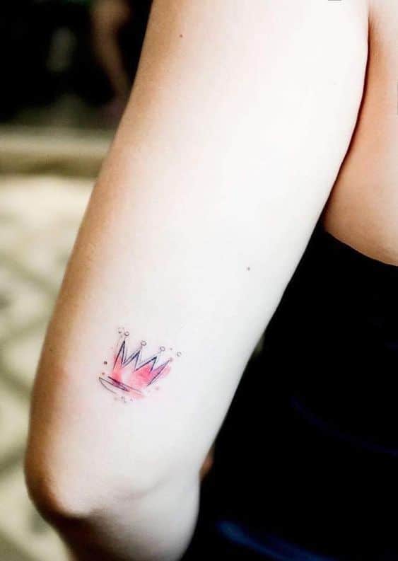 58 tattoo feminina e colorida de coroa Pinterest