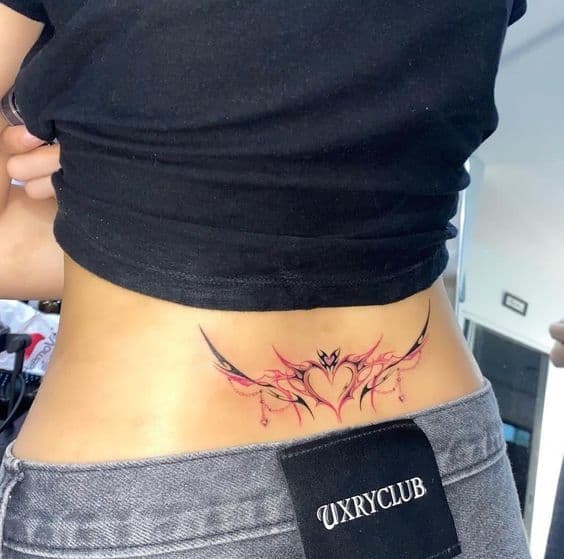 58 tattoo feminina no cóccix com coração Pinterest