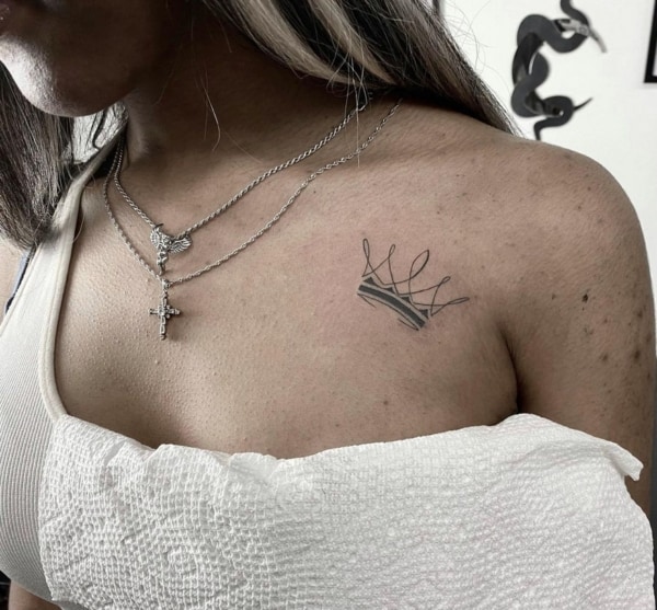 59 tattoo feminina de coroa @witchnightmares tattoo