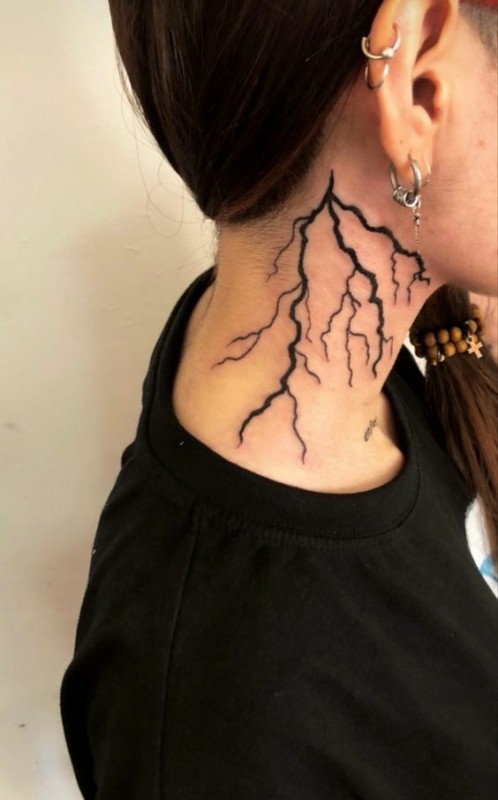 6 tattoo grande de raio no pescoço Pinterest