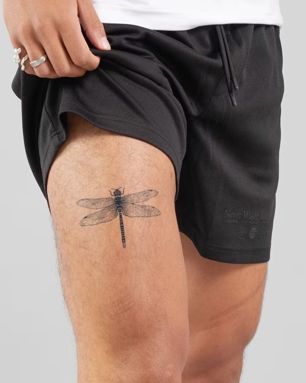 60 tatuagem masculina de libélula na perna Inkbox
