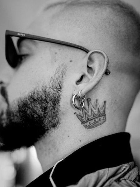 61 tatuagem masculina de coroa no pescoço Pinterest