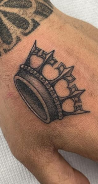 69 tattoo masculina de coroa na mão Pinterest