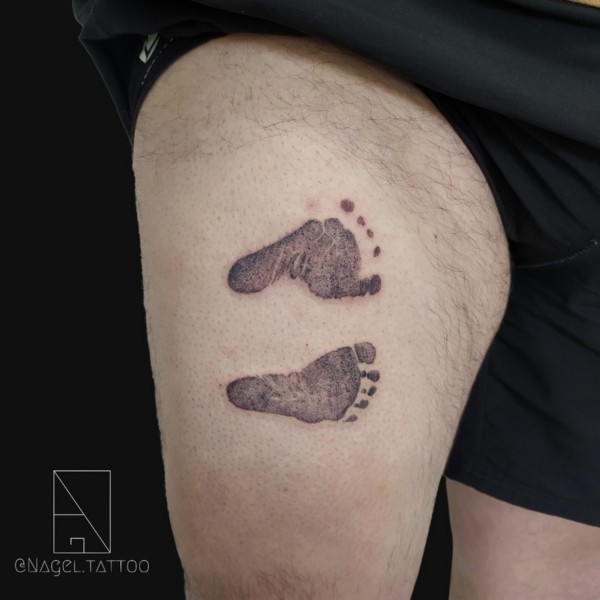 7 tattoo simples de pezinhos na perna @rabiskostudio
