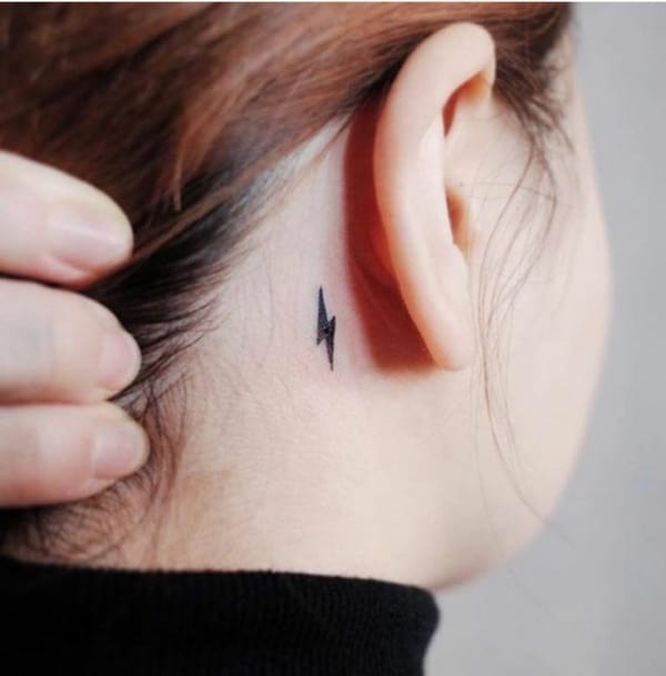 9 tattoo pequena de raio no pescoço Pinterest