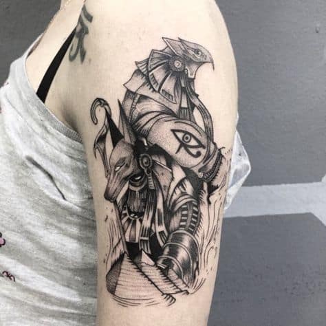 tatuagem Anúbis e Hórus braço