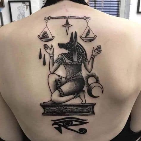 tatuagem Anúbis nas costas