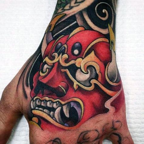 tatuagem de carranca vermelha