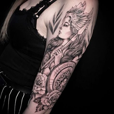 tatuagem mitológica braço