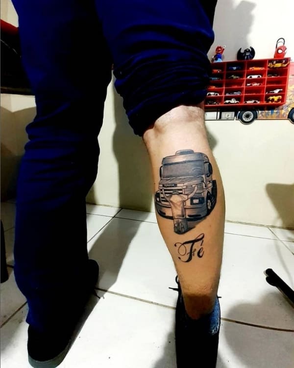 12 tattoo na perna de caminhão @felipeperlintattoo