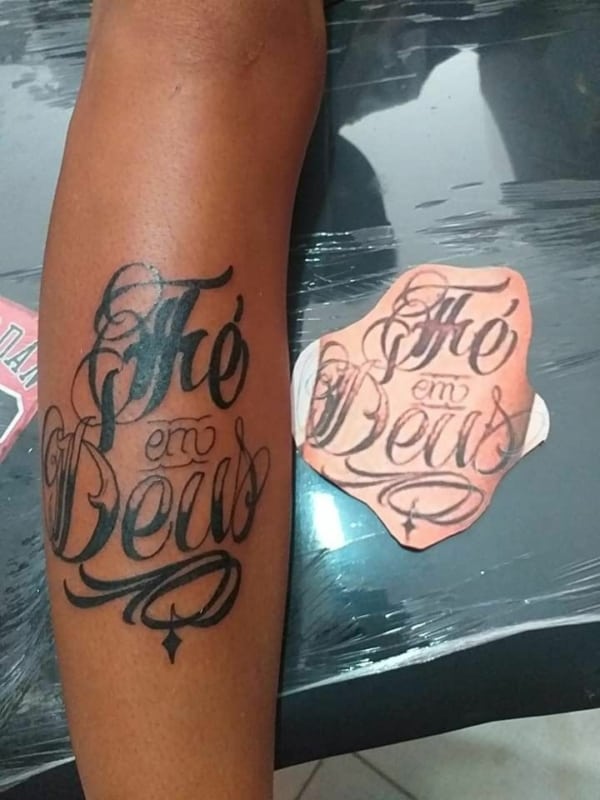 13 tattoo Fé em Deus na perna deleytattoo