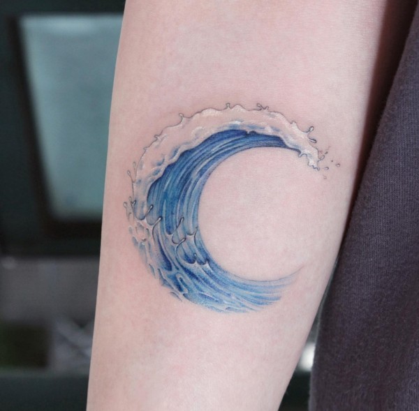 13 tatuagem colorida ondas do mar @tattooist greem