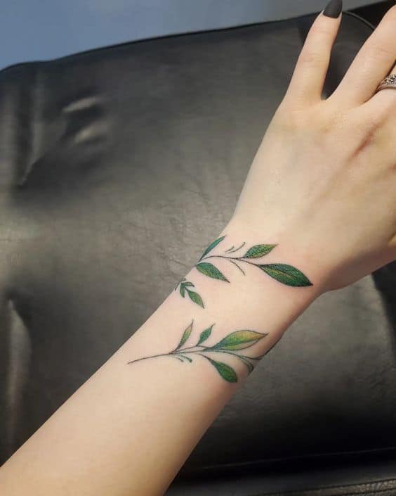 14 tattoo de ramo verde delicada Pinterest