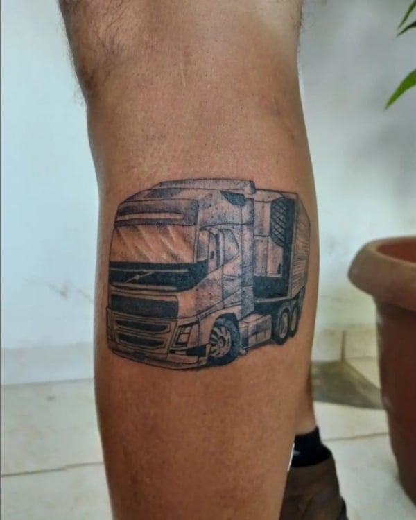 18 tattoo na perna caminhão @dhonnys tattoo