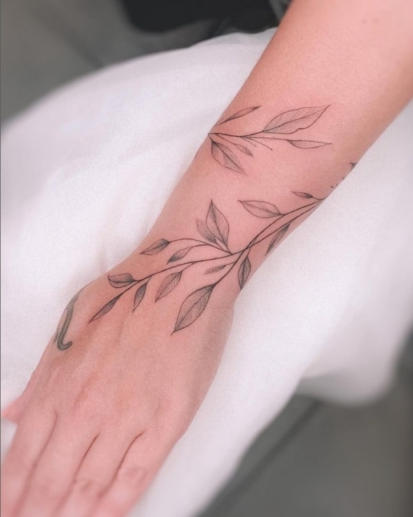 20 tatuagem delicada no braço @caroltedyart