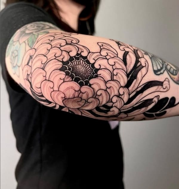 20 tatuagem grande e de flor no cotovelo @jehoo1