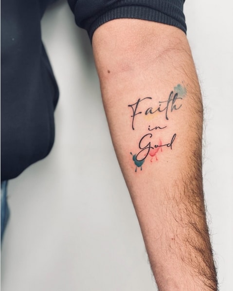 23 tattoo masculina em inglês Fé em Deus @benipal ink