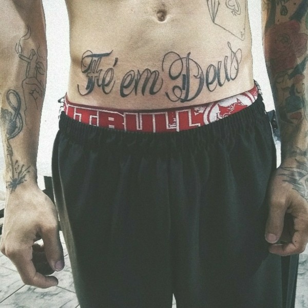 25 tattoo masculina Fé em Deus Tattoodo