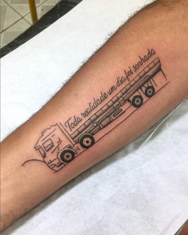 26 tatuagem caminhão e frase no braço @naygwel pinheiro