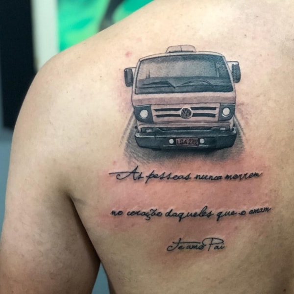 27 tatuagem homenagem caminhão com frase @rodrigotattooleite